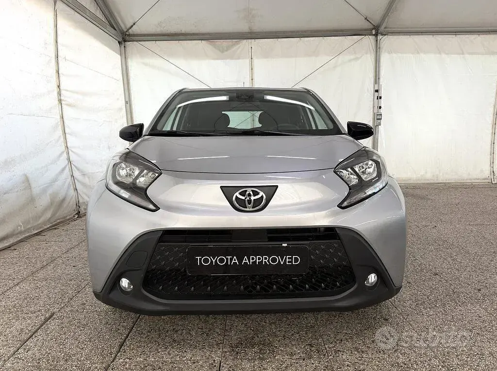 Usata Toyota Aygo X Active 72 CV (52 kW) 2022 Silver met SUV