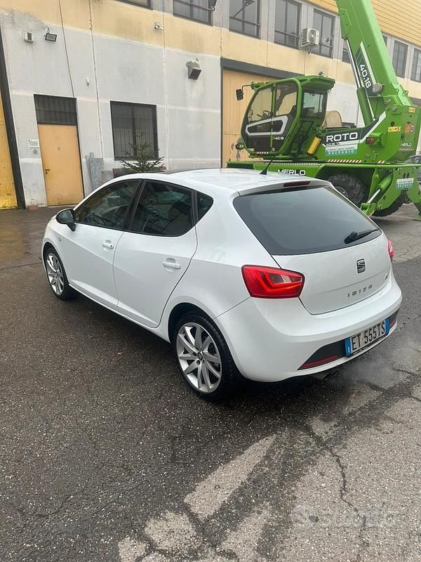 Usata Seat Ibiza 105 CV (77 kW) 2014 Bianco Utilitaria