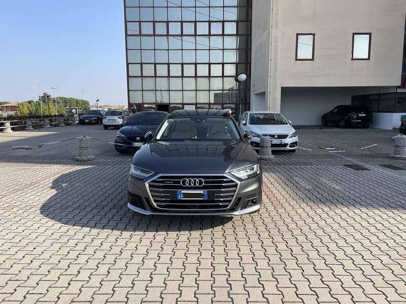 Grigio Usata 2019 Audi A8 Ambiente Tre volumi | 49.999 € (Molto cara) - Immagine 1/2