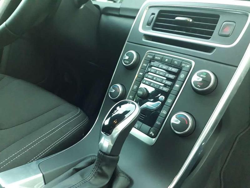 Usata Volvo V60 Momentum 120 CV (88 kW) 2017 Station wagon