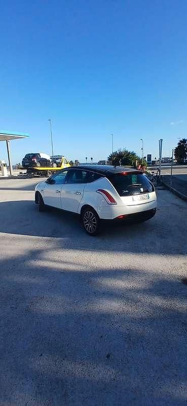 Usata Lancia Delta 120 CV (88 kW) 2010 Utilitaria