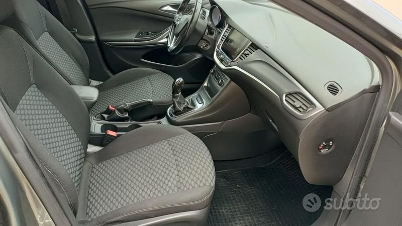 Usata Opel Astra 110 CV (80 kW) 2017 Grigio Station wagon
