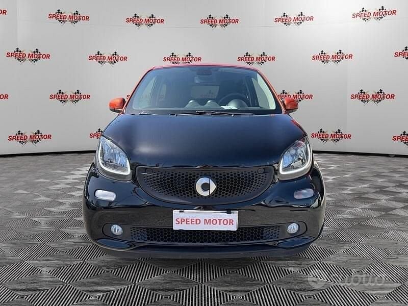Usado Smart ForFour Passion 90 CV (66 kW) 2015 Negro Utilitario