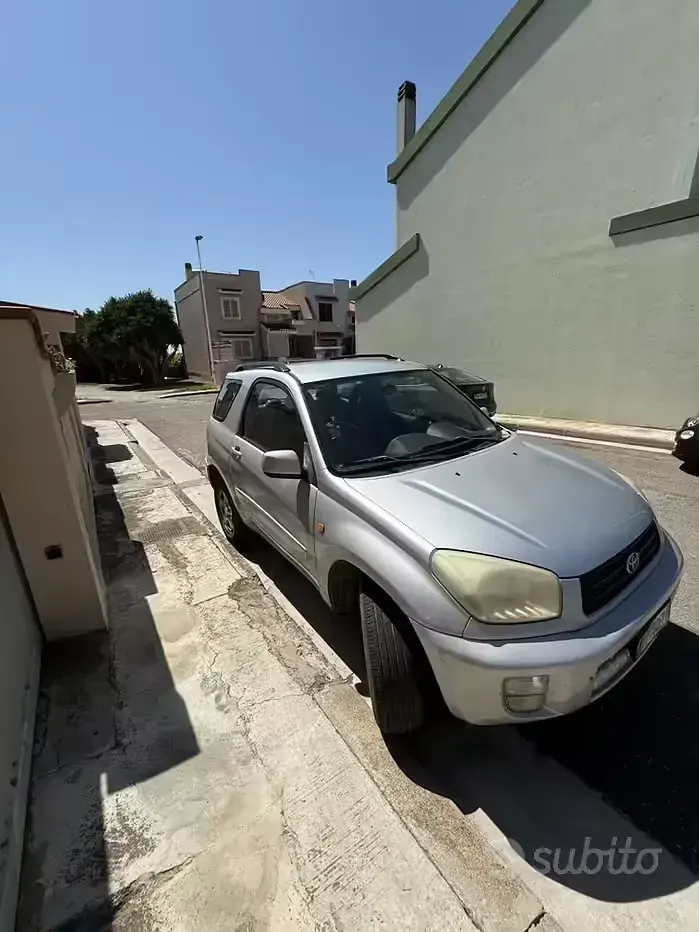 Second-hand Toyota RAV4 128 CP (94 kW) 2001 Gri SUV