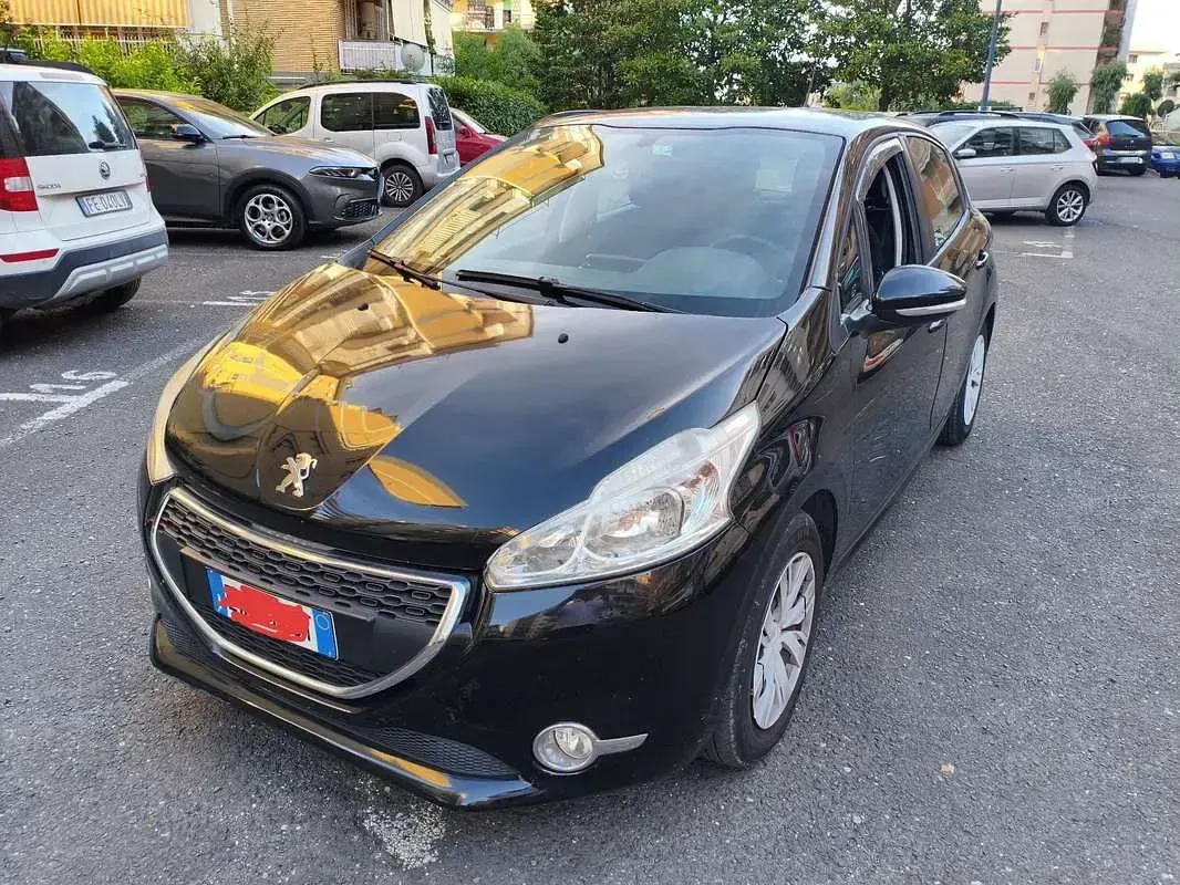 Usata Peugeot 208 Access 68 CV (50 kW) 2013 Nero Utilitaria