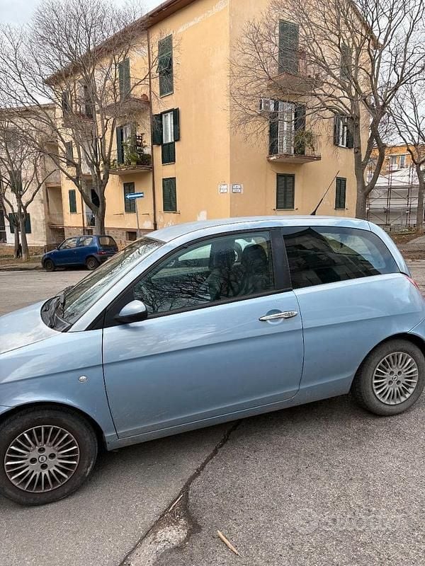 Usata Lancia Ypsilon 60 CV (44 kW) 2004 Blu Utilitaria