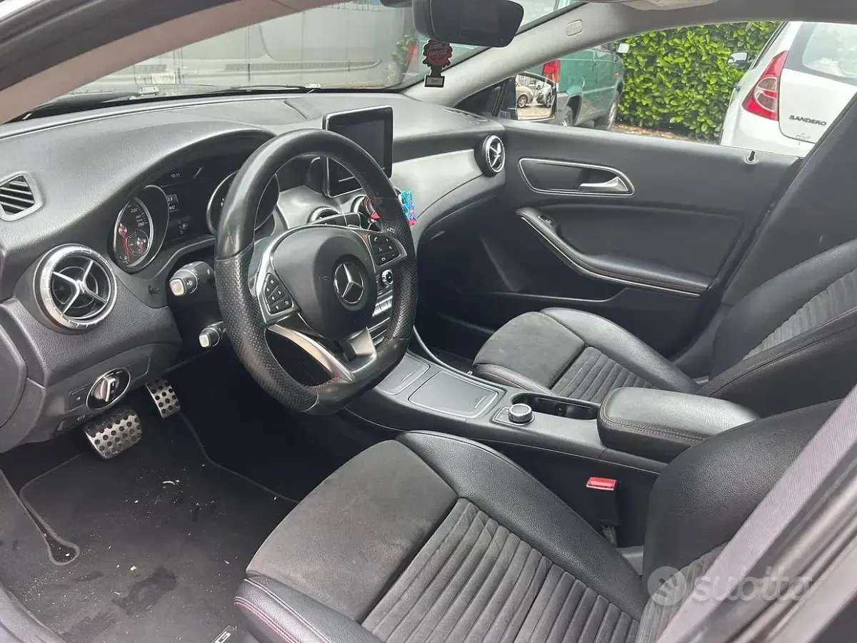 Usata Mercedes CLA200 Premium 136 CV (100 kW) 2017 Nero Berlina