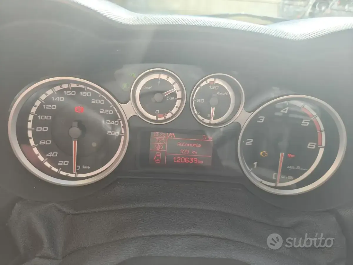Second-hand Alfa Romeo MiTo 85 CP (62 kW) 2015 Bej Hatchback