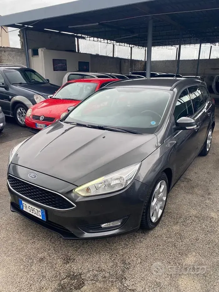 Gebraucht Ford Focus 95 PS (69 kW) 2018 Grau Kombi