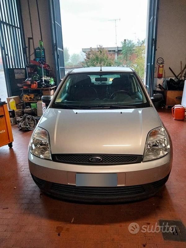 Usata Ford Fiesta 2004 Grigio Utilitaria