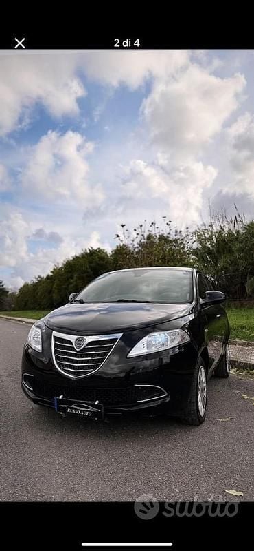 Usata Lancia Ypsilon 85 CV (62 kW) 2015 Nero Utilitaria