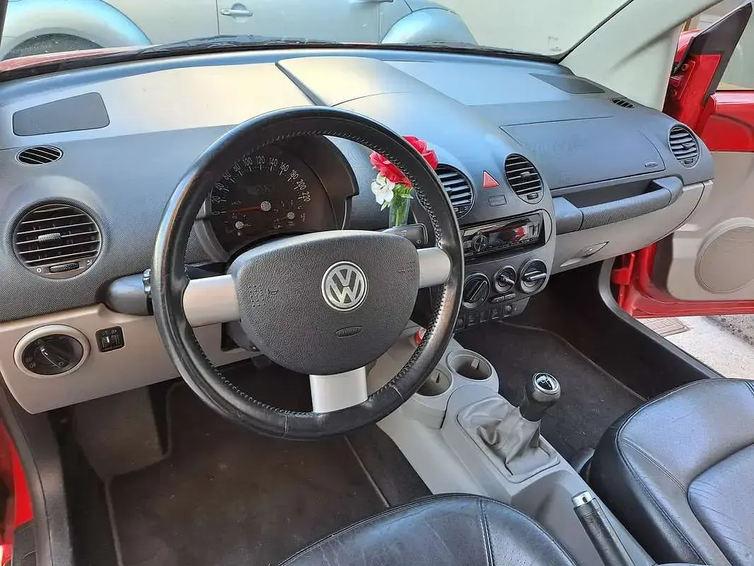 Usata VW New Beetle 101 CV (74 kW) 2005 Rosso Utilitaria