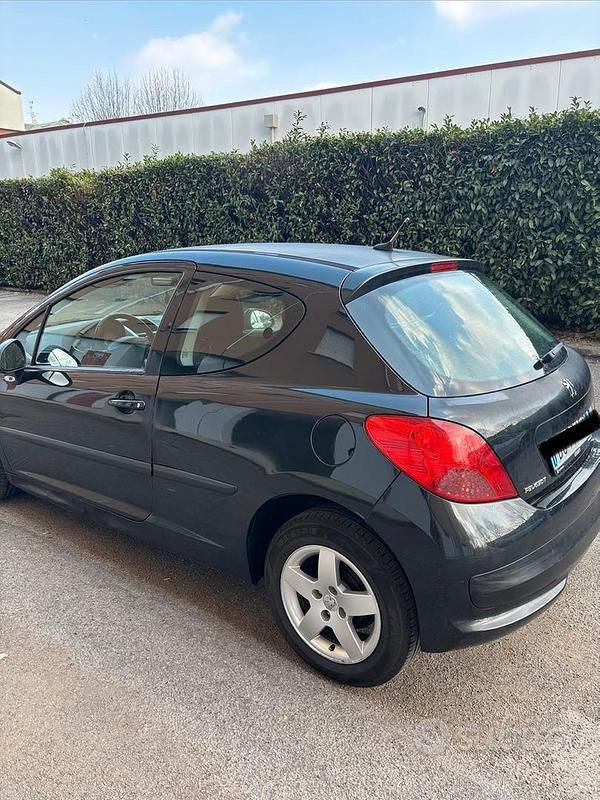 Usata Peugeot 207 88 CV (64 kW) 2006 Nero Berlina