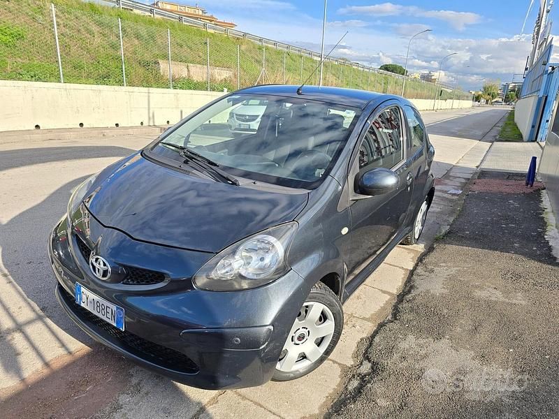 Usata Toyota Aygo Sol 67 CV (49 kW) 2006 Grigio Utilitaria