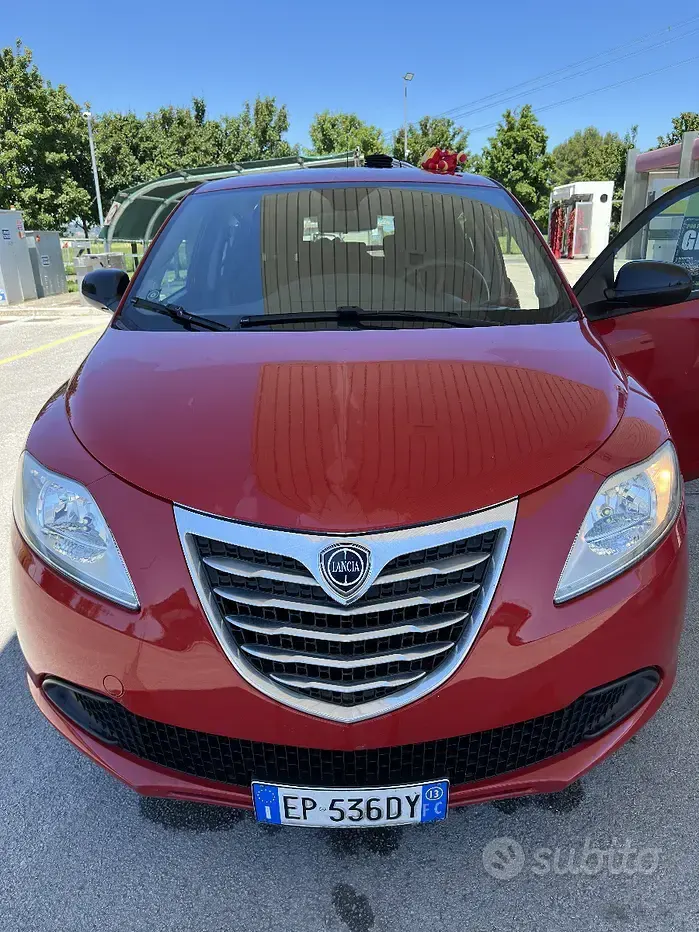 Usata Lancia Ypsilon 69 CV (50 kW) 2013 Rosso Utilitaria