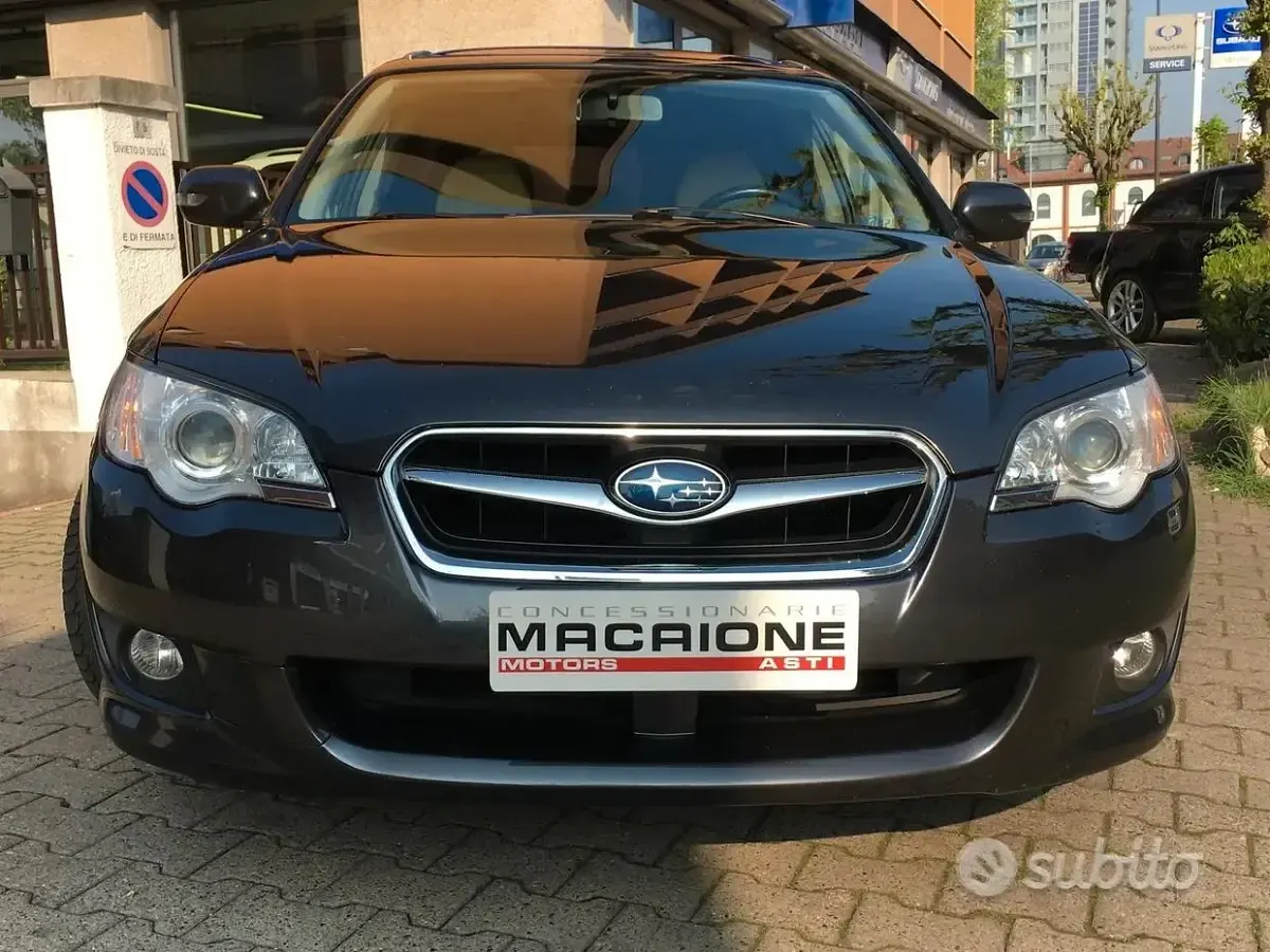 Usata Subaru Legacy 150 CV (110 kW) 2008 Grigio Station wagon