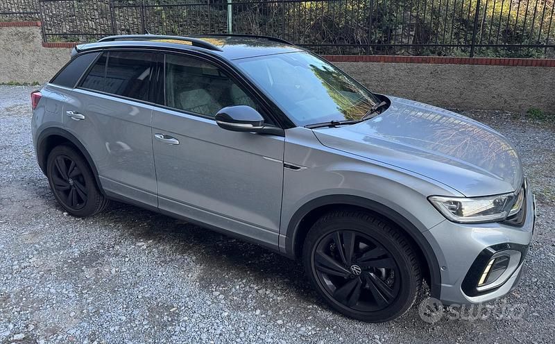 Usata VW T-Roc R-line 116 CV (85 kW) 2024 Grigio SUV