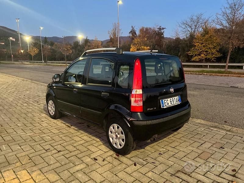 Nero Usata 2011 Fiat Panda Tre volumi | 3900 € (Super prezzo) - Immagine 1/4