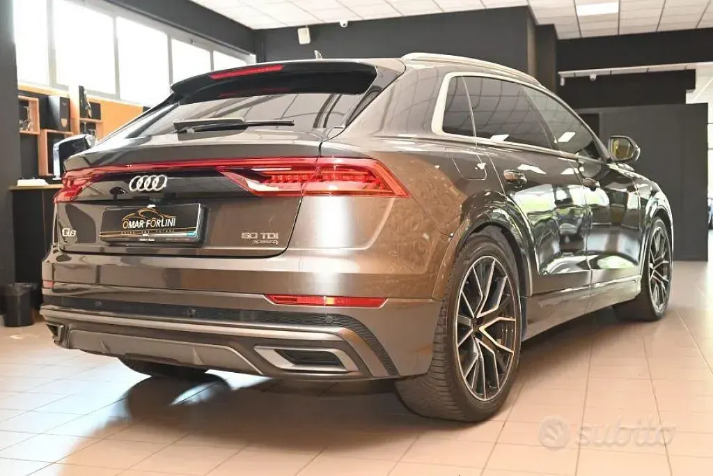 Usata Audi Q8 S-Line 286 CV (210 kW) 2023 Grigio SUV