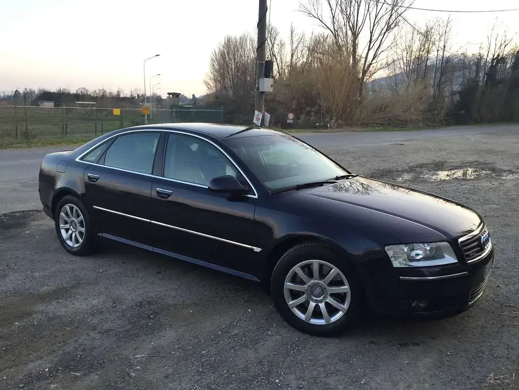Usata Audi A8 Ambiente 334 CV (245 kW) 2003 Blu/azzurro Berlina