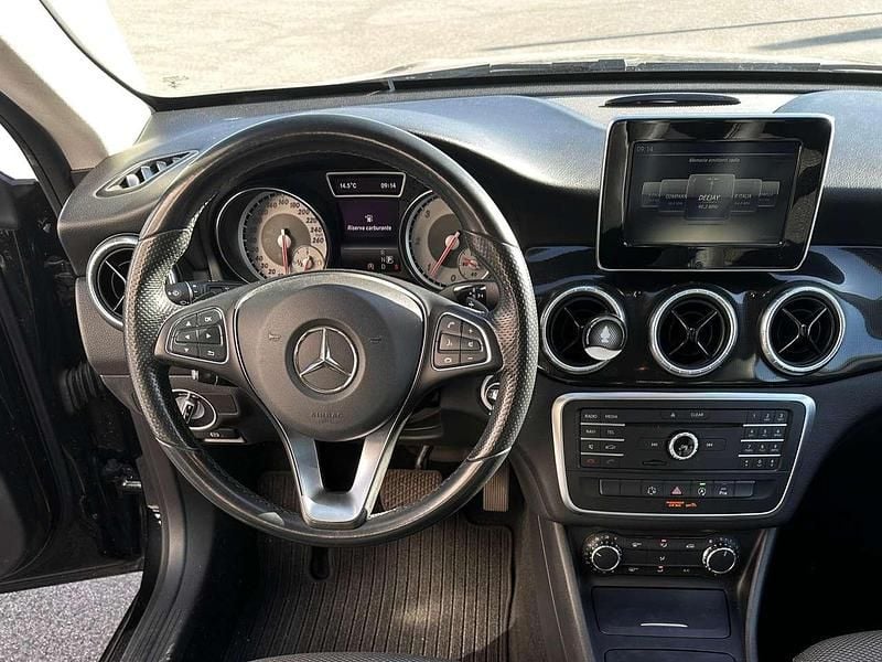 Usata Mercedes CLA200 Shooting Brake Executive 136 CV (100 kW) 2015 Nero metalizzato Station wagon