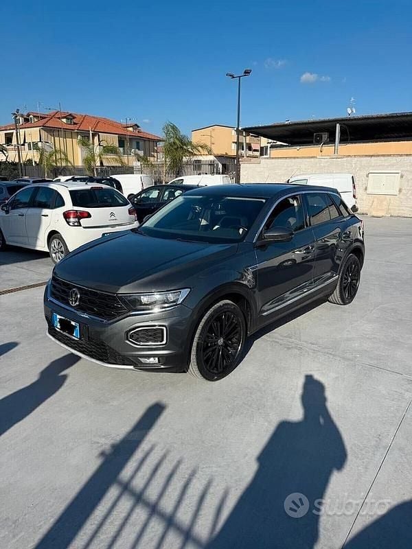 Usata VW T-Roc 150 CV (110 kW) 2019 Grigio SUV