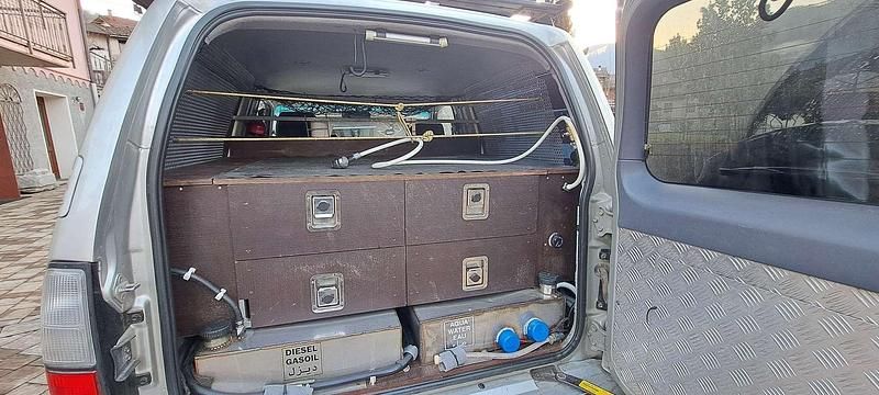 Käytetty Toyota Land Cruiser 160 HP (117 kW) 2001 Hopea Katumaasturi