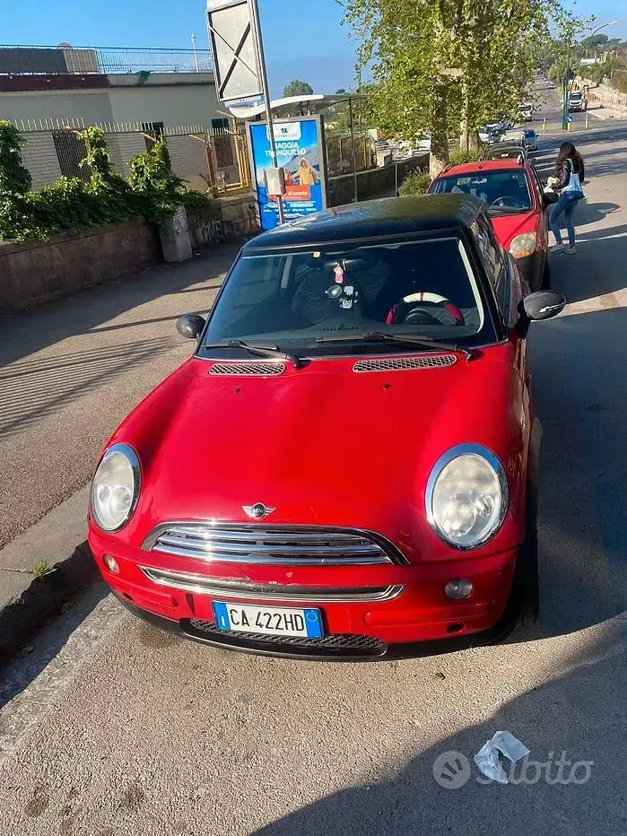 Begagnad Mini ONE 90 HK (66 kW) 2002 Röd Halvkombi