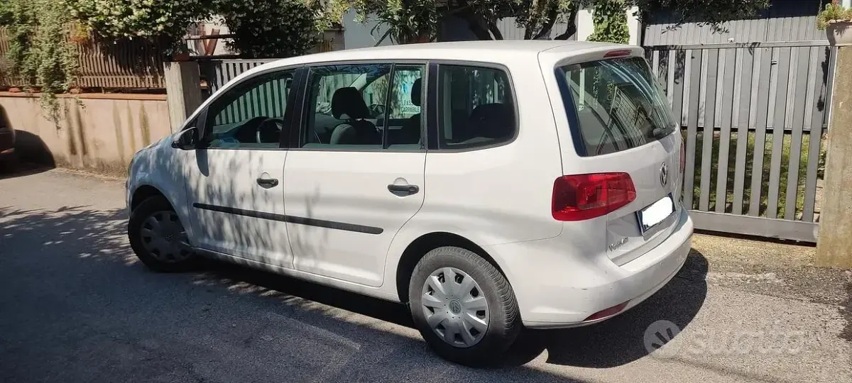 Usata VW Touran 102 CV (75 kW) 2011 Bianco Monovolume