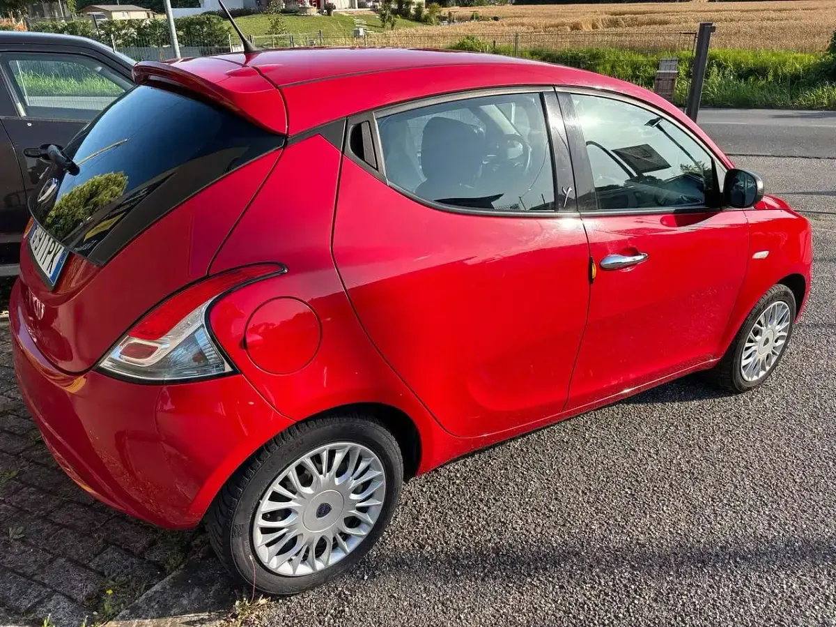 Usata Lancia Ypsilon Platinum 69 CV (50 kW) 2017 Rosso Utilitaria