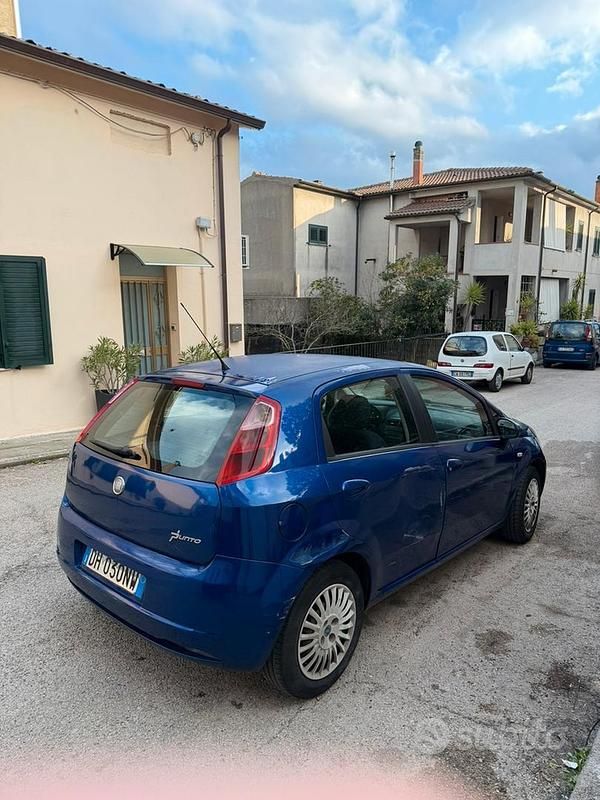 Usata Fiat Grande Punto 90 CV (66 kW) 2010 Blu Utilitaria