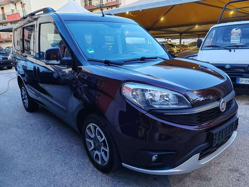 Bordeaux Usata 2017 Fiat Doblò Monovolume | 10.000 € (Buon prezzo) - Immagine 1/4