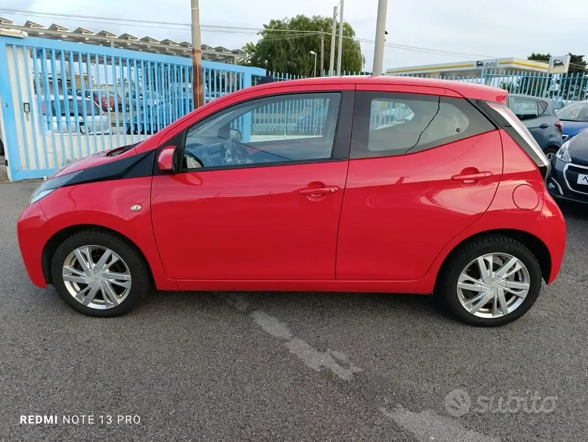 Usata Toyota Aygo Cool 69 CV (50 kW) 2015 Rosso Utilitaria