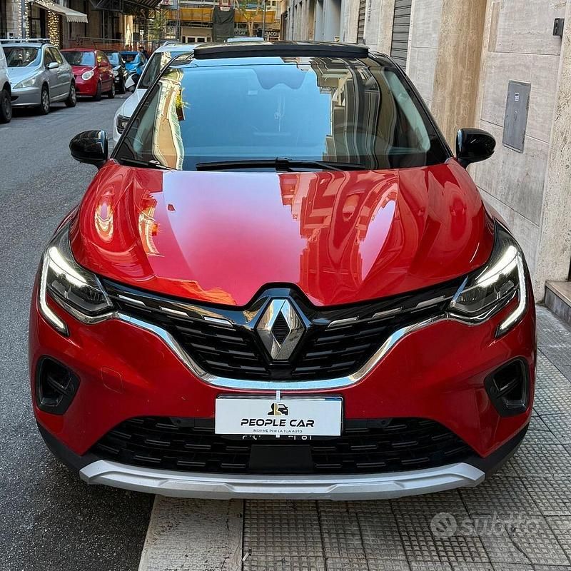Usata Renault Captur Techno 101 CV (74 kW) 2023 Rosso SUV