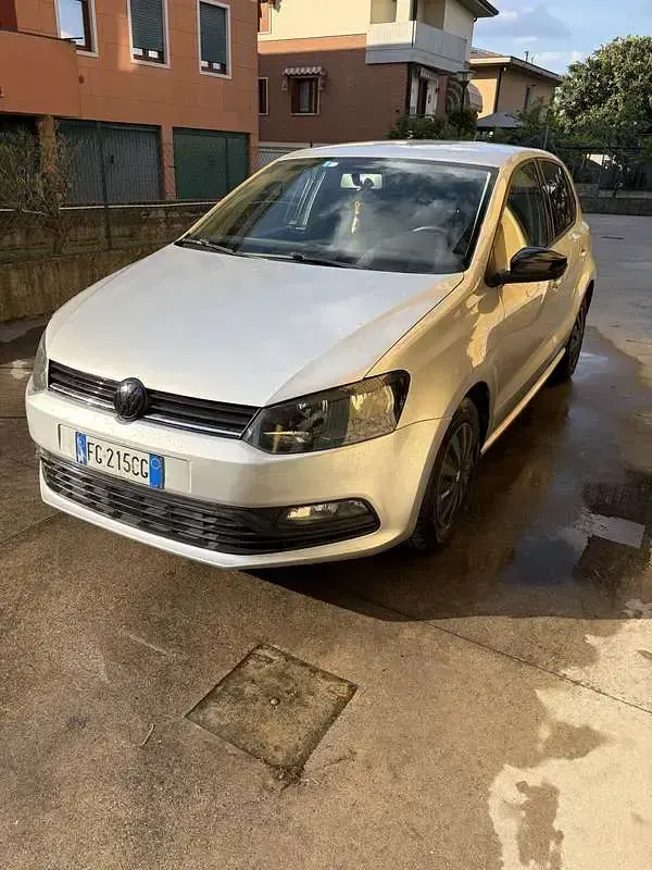 Usata VW Polo Trendline 75 CV (55 kW) 2016 Grigio Berlina