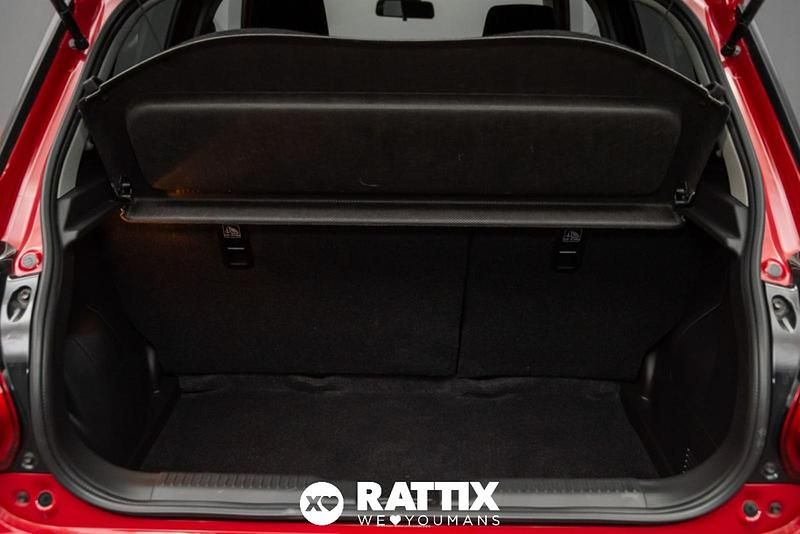 Usata Suzuki Swift 83 CV (61 kW) 2023 Rosso marrakech Utilitaria