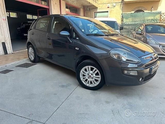 Usata Fiat Punto Lounge 77 CV (56 kW) 2014 Grigio Utilitaria