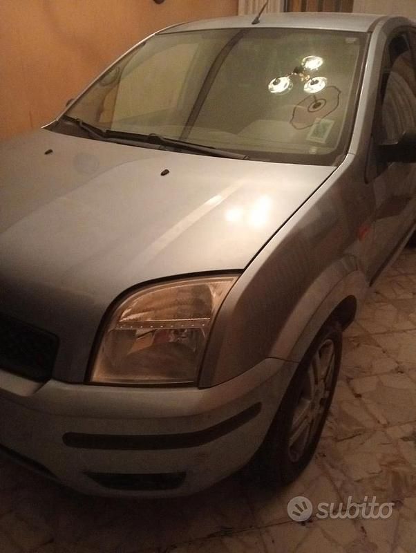 Usata Ford Fusion 80 CV (58 kW) 2006 Monovolume