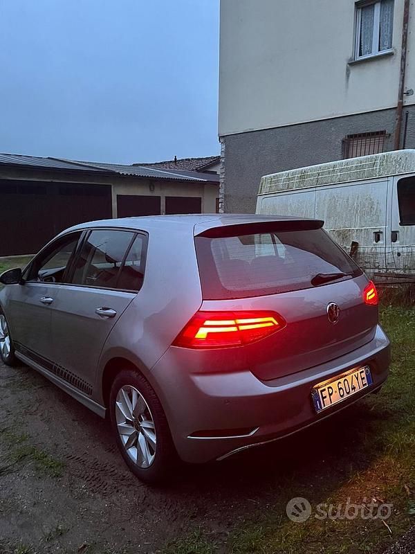 Usata VW Golf VII 110 CV (80 kW) 2018 Grigio Berlina
