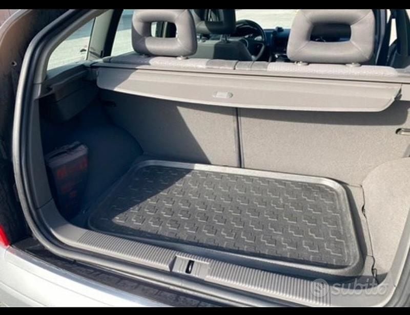 Usata 2001 Audi A2 Due volumi | 2500 € (Buon prezzo) - Immagine 1/3