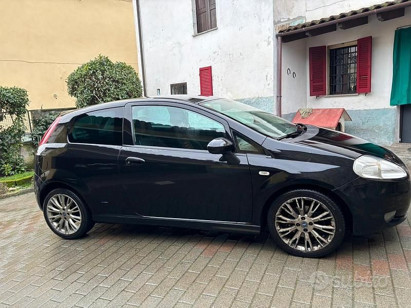 Usata Fiat Grande Punto Sport 90 CV (66 kW) 2007 Nero Utilitaria