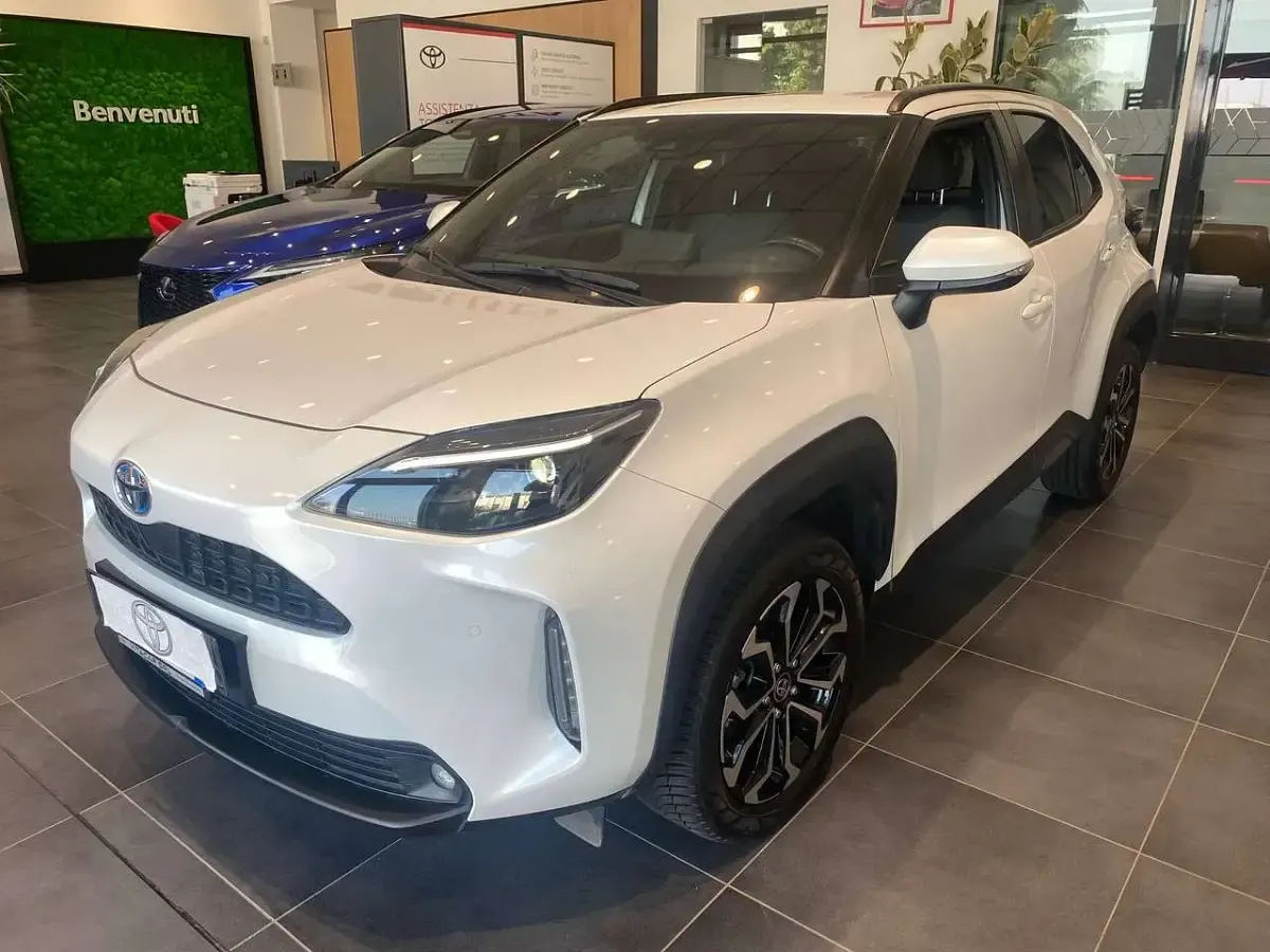 Usata Toyota Yaris Cross Trend 92 CV (67 kW) 2023 Bianco perlato SUV