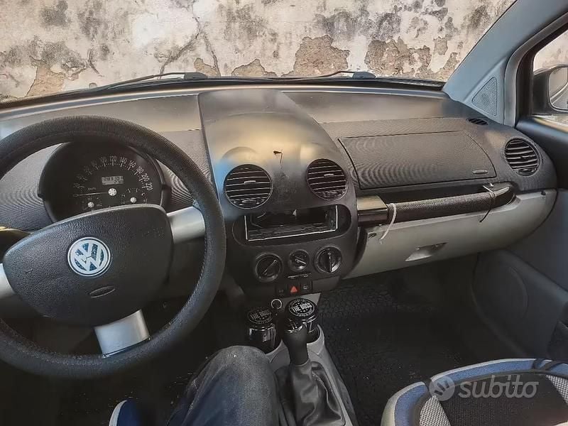 Usata VW New Beetle 101 CV (74 kW) 2002 Nero Utilitaria