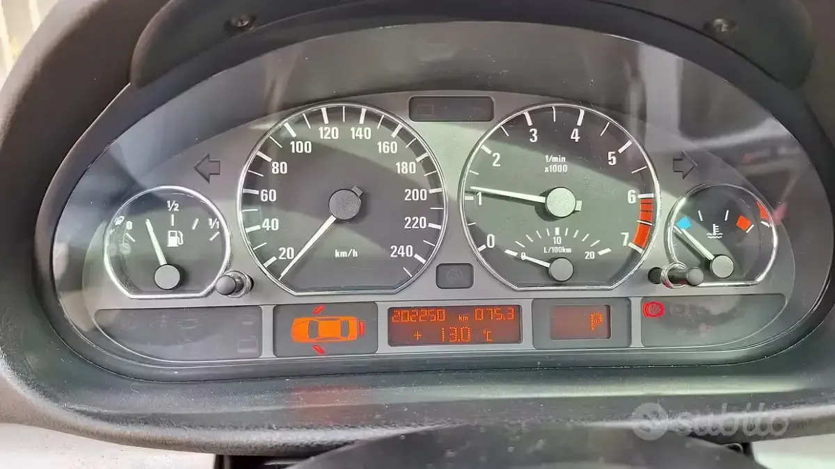 Usata BMW 316 Compact Sport Line 116 CV (85 kW) 2001 Grigio Utilitaria
