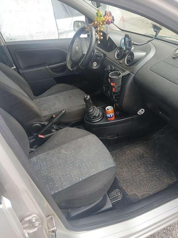 Usata Ford Fiesta Zetec 68 CV (50 kW) 2003 Utilitaria