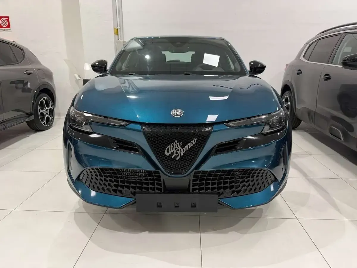 Nuova Alfa Romeo GT Junior Edizione Speciale 136 CV (100 kW) 2025 Blu navigli SUV
