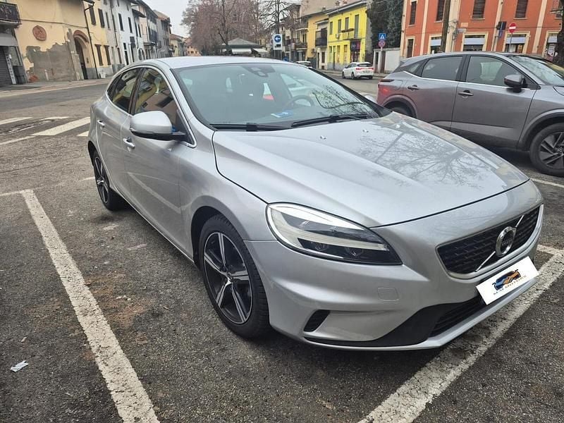 Usata Volvo V40 R-Design 119 CV (87 kW) 2017 Argento Berlina