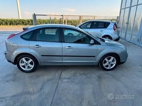 Usata Ford Focus 116 CV (85 kW) 2006 Grigio Berlina