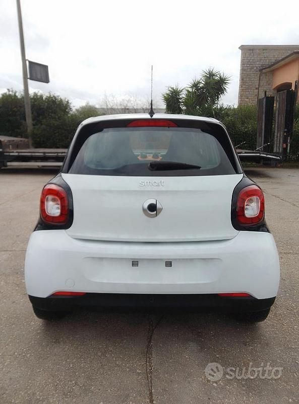 Usata Smart ForFour Passion 71 CV (52 kW) 2017 Bianco Utilitaria