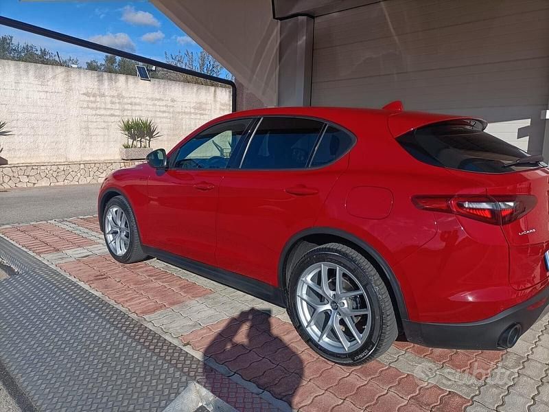 Usata Alfa Romeo Stelvio Business 160 CV (117 kW) 2022 Rosso SUV